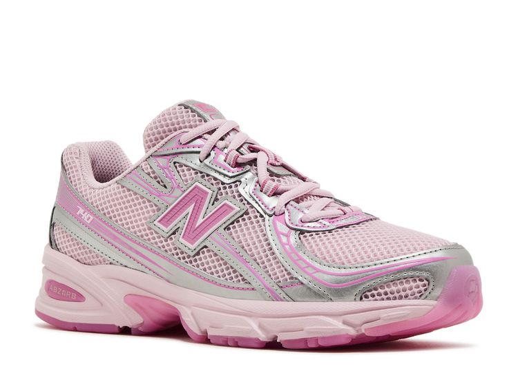 New Balance 740 Pink