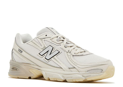 New Balance 740 Ivory